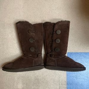 UGG Boots (Fits more like size 7 Womens)
